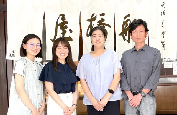 左から戦略企画部 広報室：猪瀬様、渡邊様、企画本部 通販事業部：松岡様、川妻様